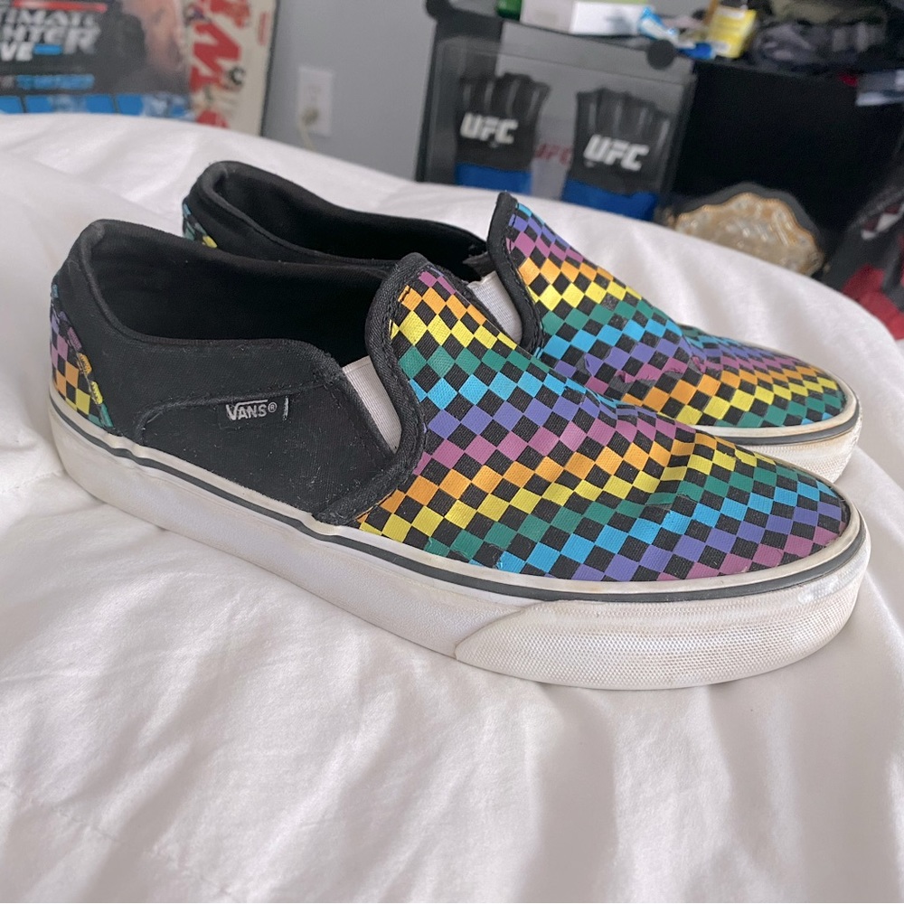 Vans (women’s 6)